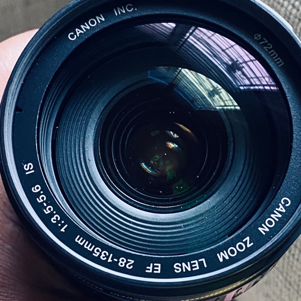 Canon lens 28-135mm 1: 3.5 - 5.5 is ultrasonic image stabilizer